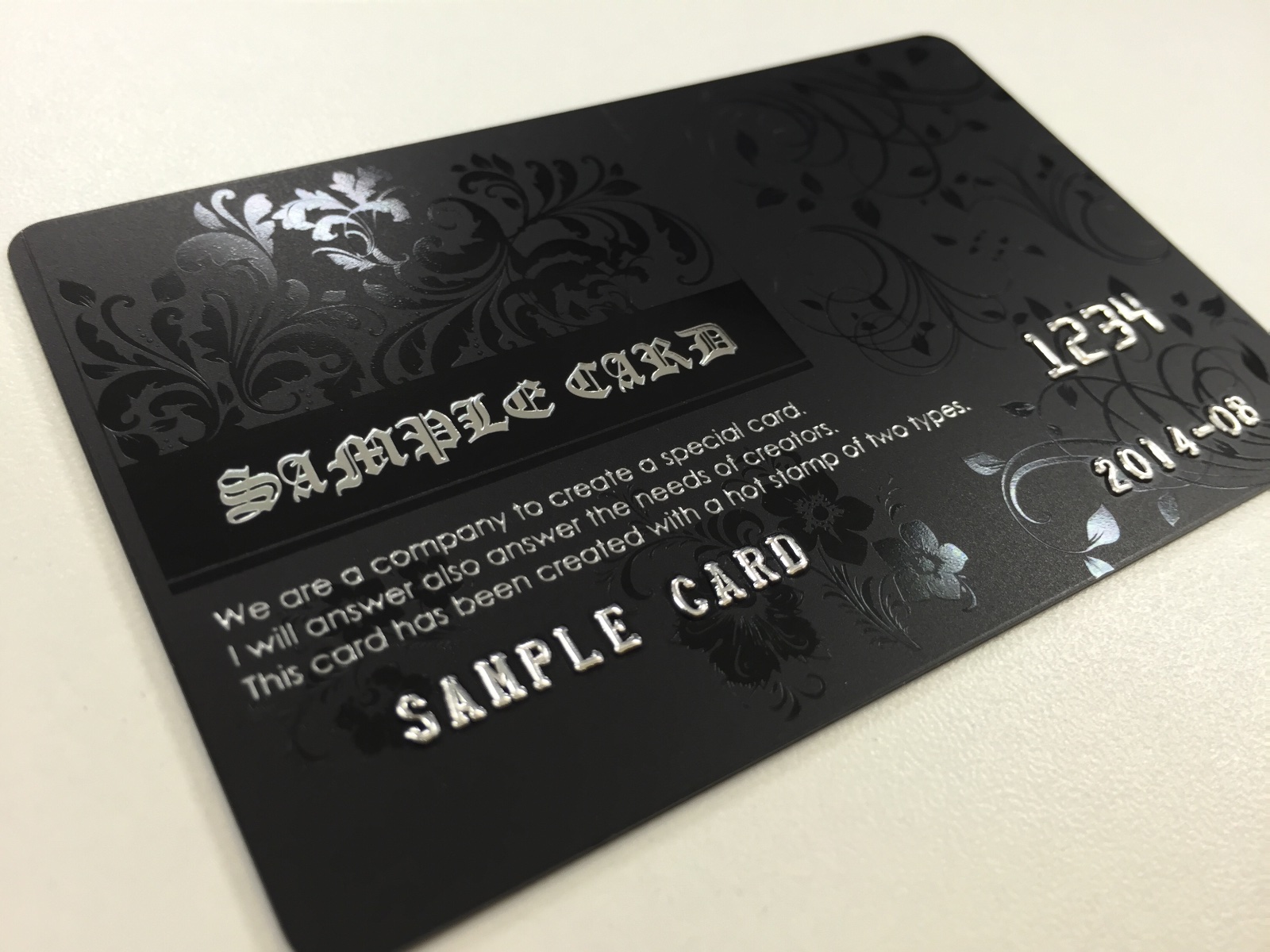 メンバーズカードのワンポイントにもおすすめ！細部まで表現できる箔押し加工 | 日本カード印刷